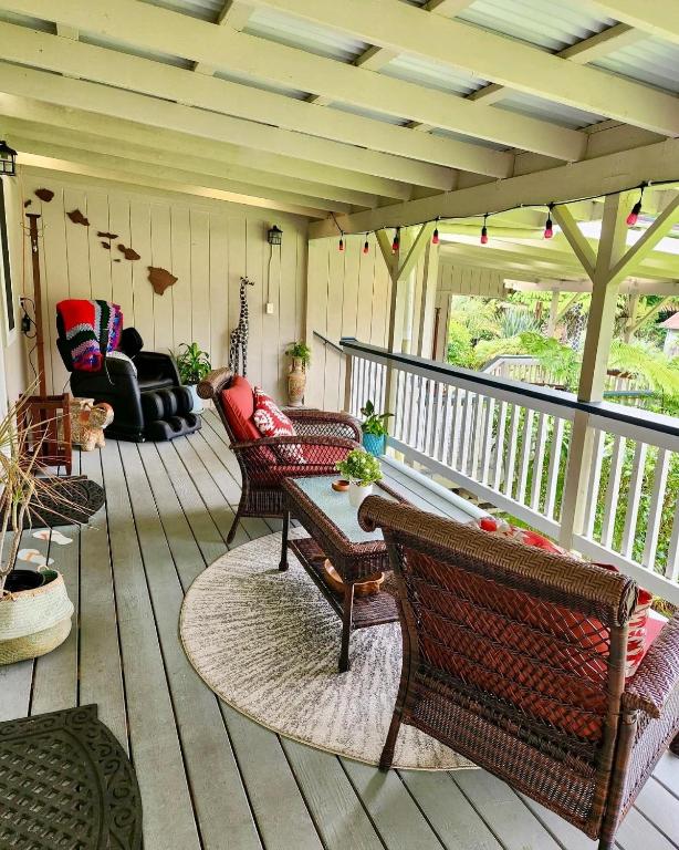 Posezení v ubytování Aloha Junction Bed and Breakfast -Minutes away from Hawaii Volcanoes National Park