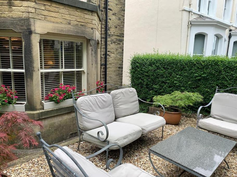 Posezení v ubytování Ilkley Garden Suite