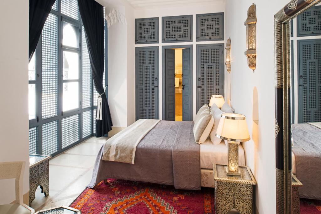 Postel nebo postele na pokoji v ubytování Riad Adore
