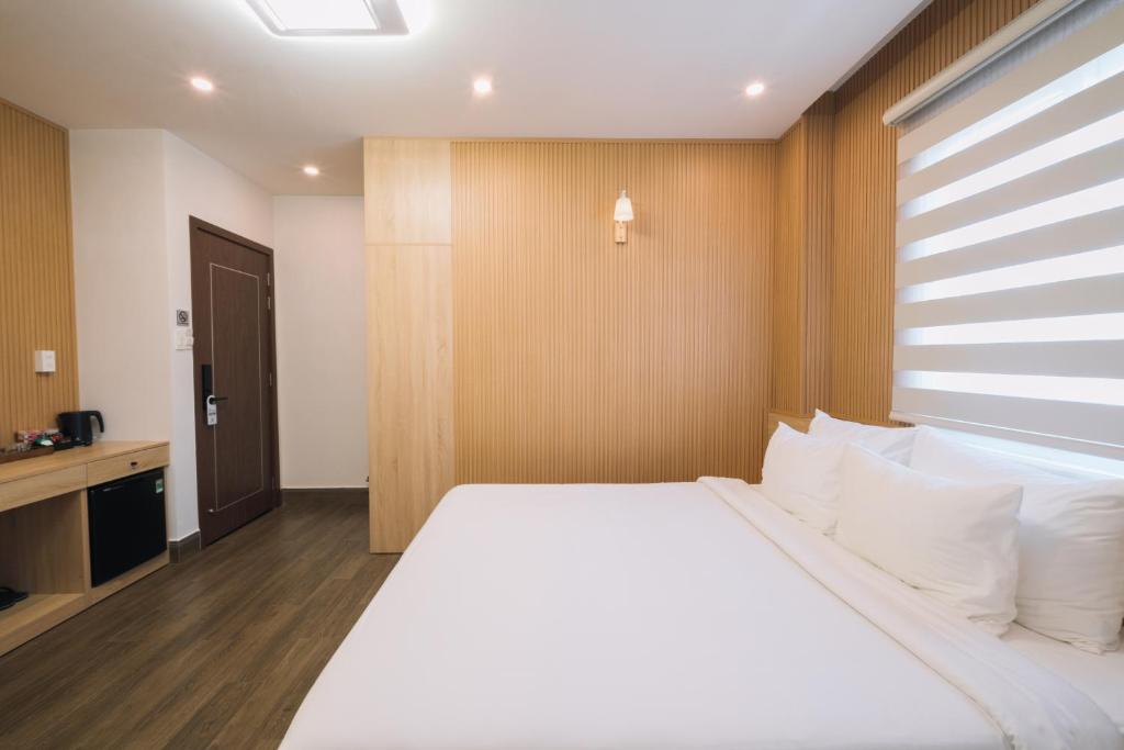 Postel nebo postele na pokoji v ubytování HOANG LINH PHAT HOTEL