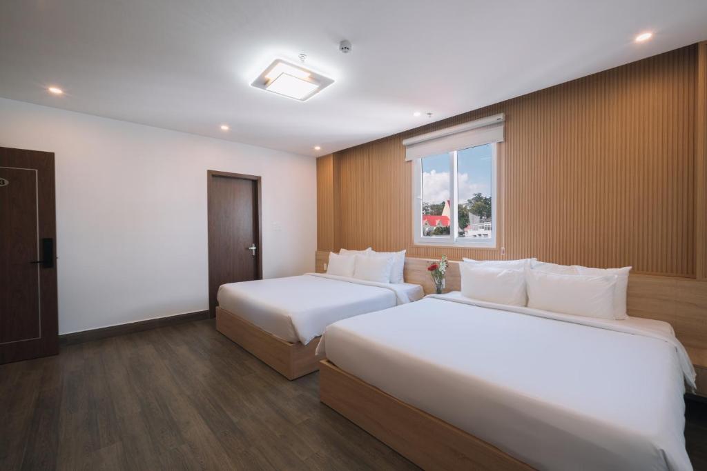 Postel nebo postele na pokoji v ubytování HOANG LINH PHAT HOTEL