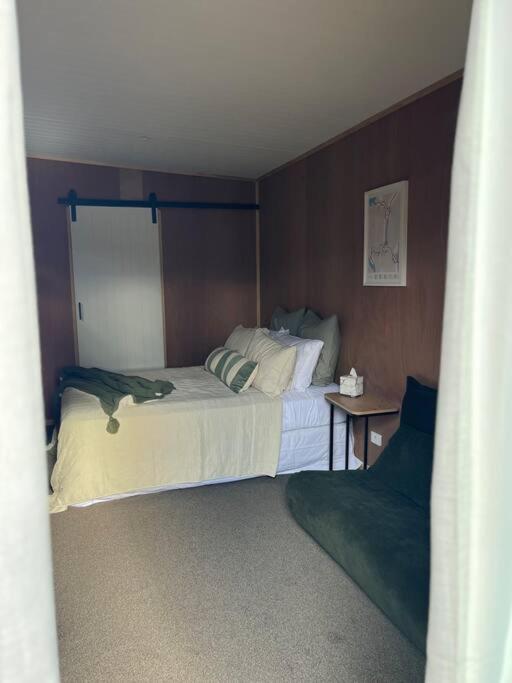 Lakeside Tiny Home - Resim 11