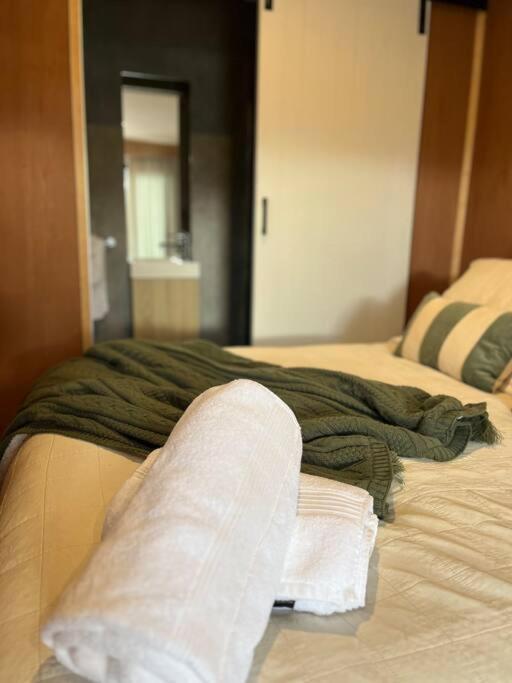 Lakeside Tiny Home - Resim 13