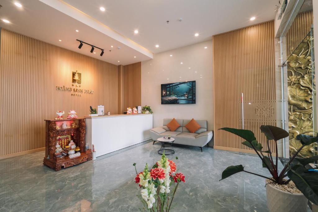 TV a/nebo společenská místnost v ubytování HOANG LINH PHAT HOTEL