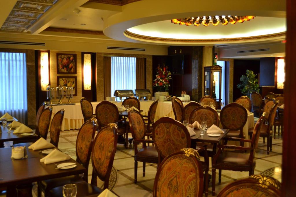 Restaurace v ubytování Radisson Hotel Toronto Airport West