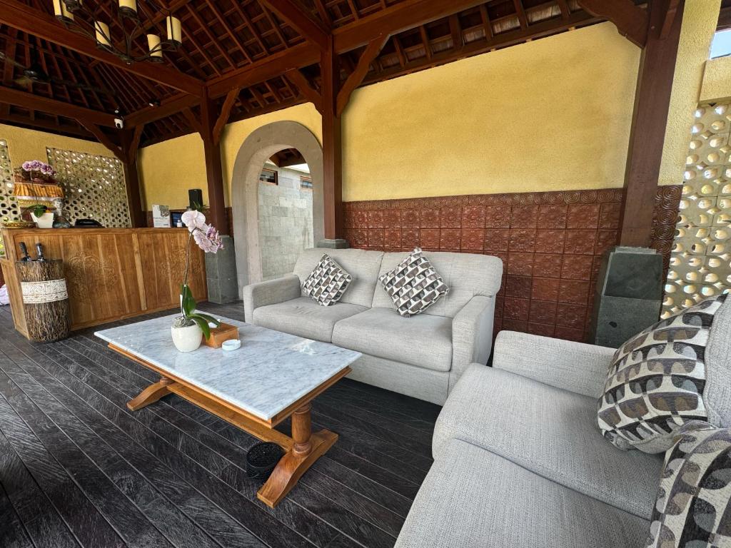 Posezení v ubytování Puri Andong Villa