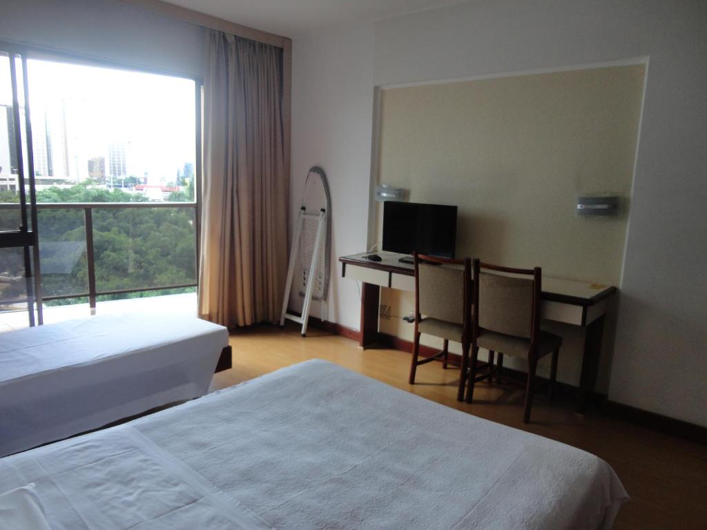  Ero's Apart Hotel