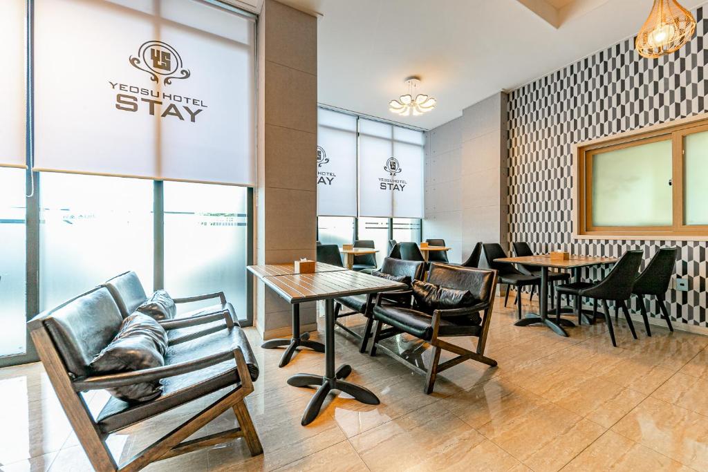 Posezení v ubytování Yeosu Stay Hotel