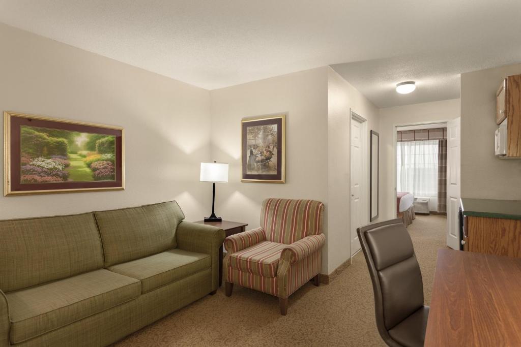 Country Inn & Suites by Radisson, Ames, IA - Suite King
