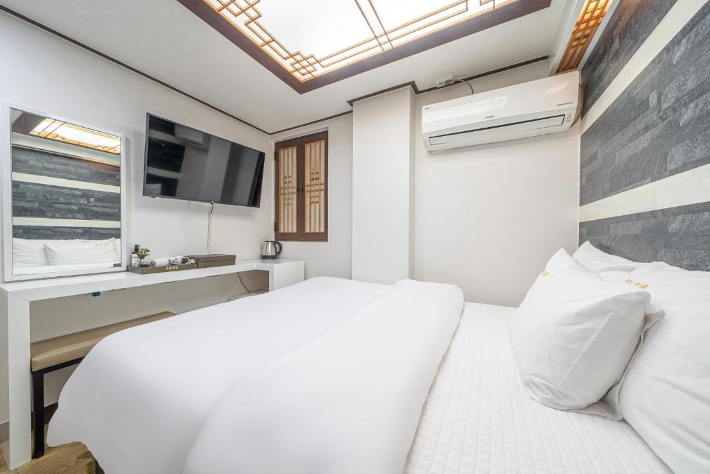 Voodi või voodid majutusasutuse Kyoung Dong Hotel Myeongdong toas