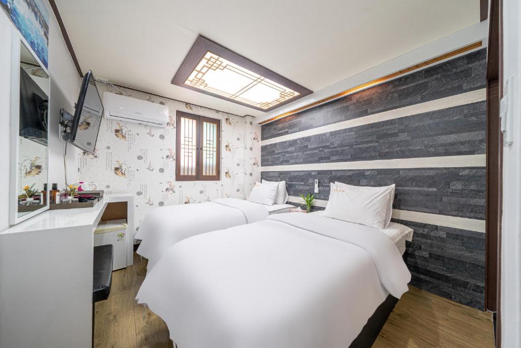 Voodi või voodid majutusasutuse Kyoung Dong Hotel Myeongdong toas