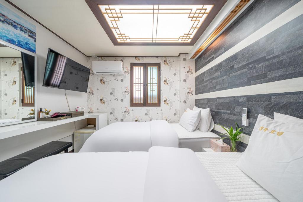 Voodi või voodid majutusasutuse Kyoung Dong Hotel Myeongdong toas