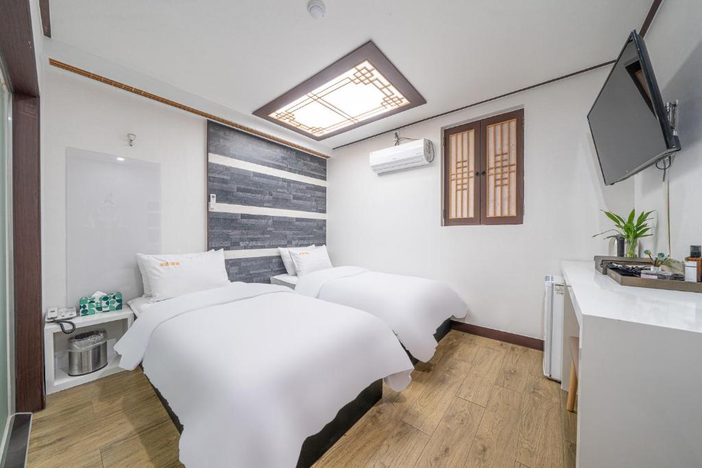 Voodi või voodid majutusasutuse Kyoung Dong Hotel Myeongdong toas