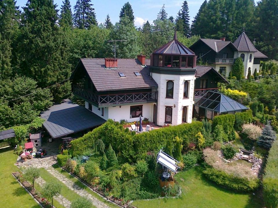an aerial view of a house with a garden at Willa Podhale in Falsztyn