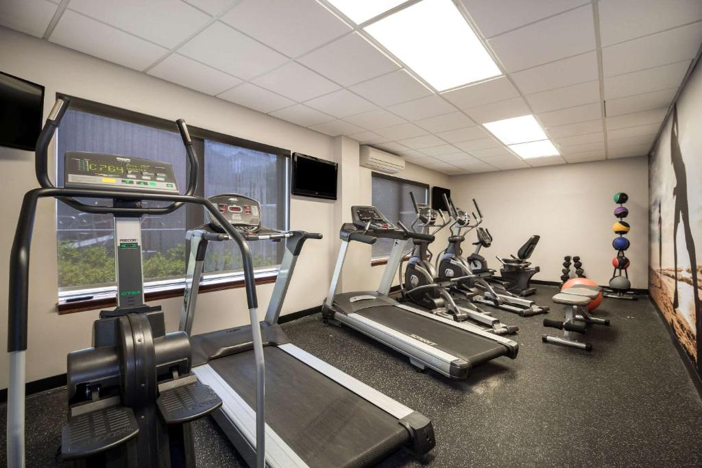 Fitness centrum a/nebo fitness zařízení v ubytování Clarion Pointe Charleston - West Ashley