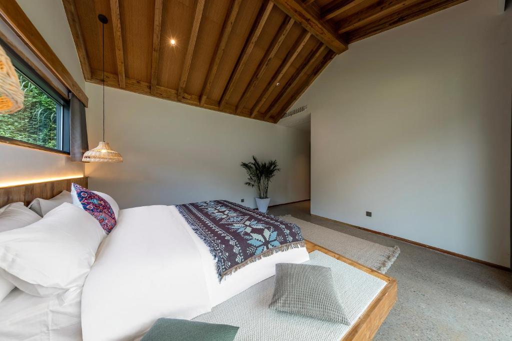 Postel nebo postele na pokoji v ubytování Wonderland Resort