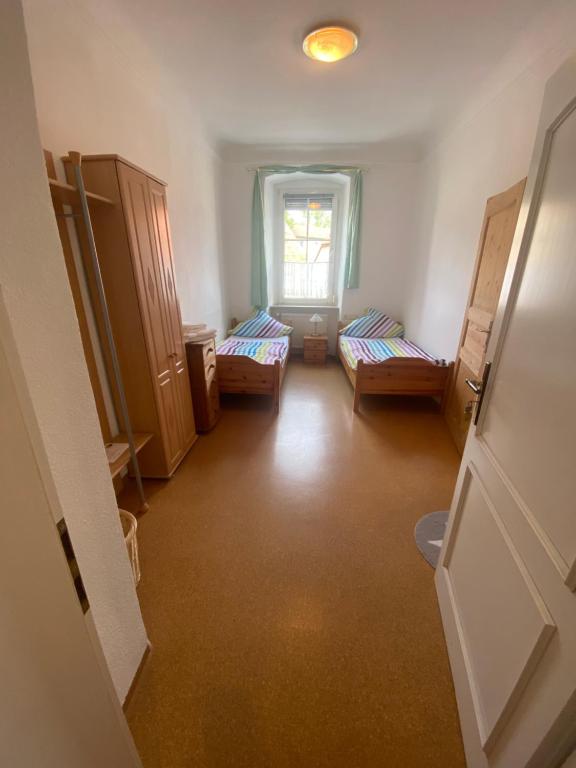 Postel nebo postele na pokoji v ubytování Landgasthof Goldener Löwe Mainbernheim