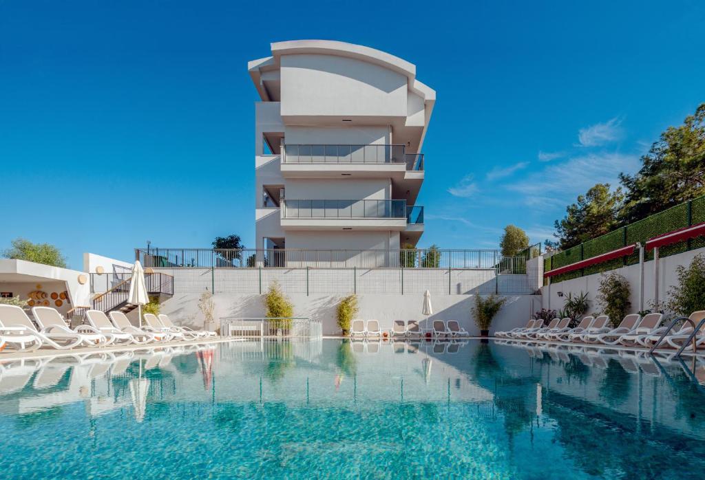 Bazén v ubytování A Hotel Side nebo v jeho okolí