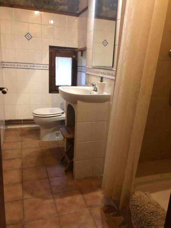 A bathroom at Mas Molladar solo adultos