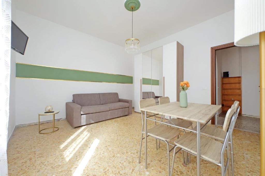 Golden Apartment