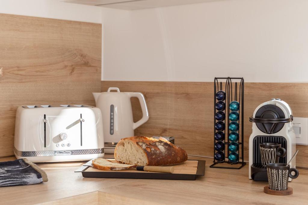 Příslušenství pro přípravu čaje a kávy v ubytování Appartements du comte de Dabo
