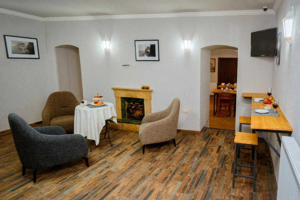 Posezení v ubytování Tea for Two Hotel