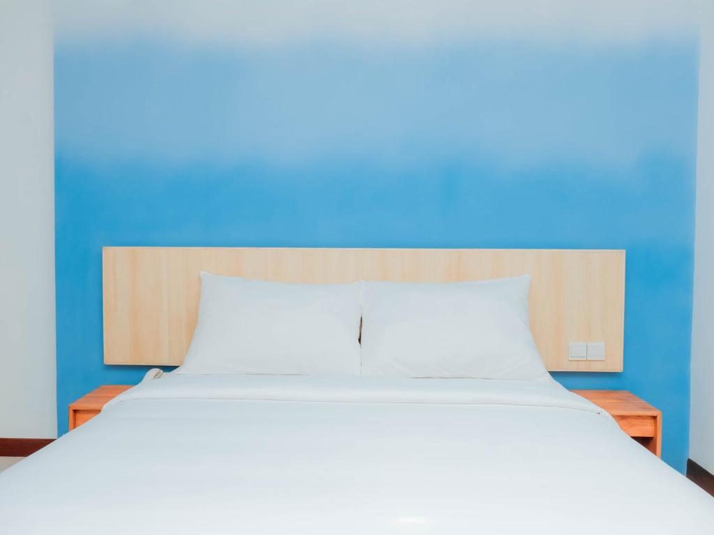 Postel nebo postele na pokoji v ubytování Bloo Bali Hotel