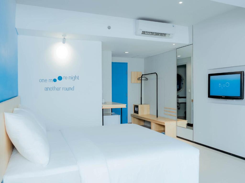Postel nebo postele na pokoji v ubytování Bloo Bali Hotel