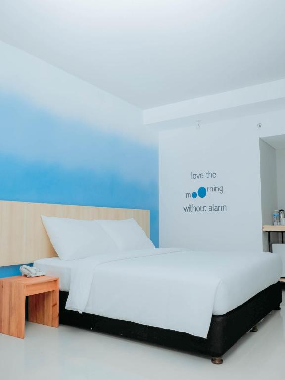 Postel nebo postele na pokoji v ubytování Bloo Bali Hotel