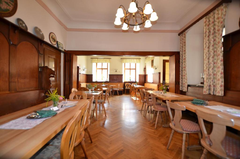 Restaurace v ubytování Landgasthof Goldener Löwe Mainbernheim