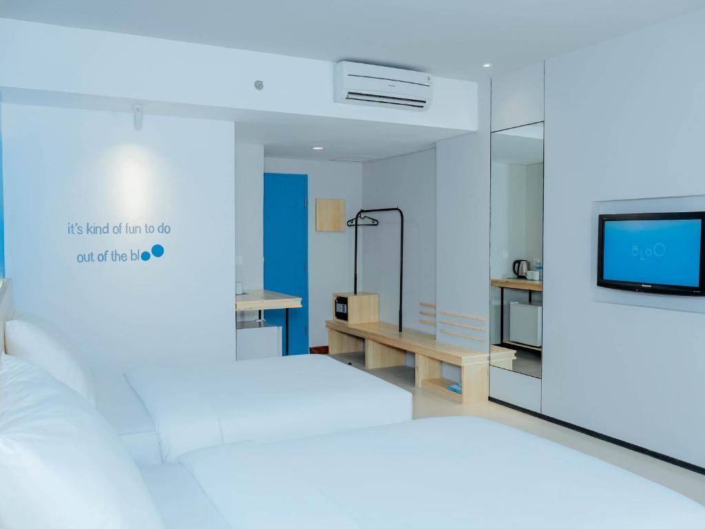 Postel nebo postele na pokoji v ubytování Bloo Bali Hotel