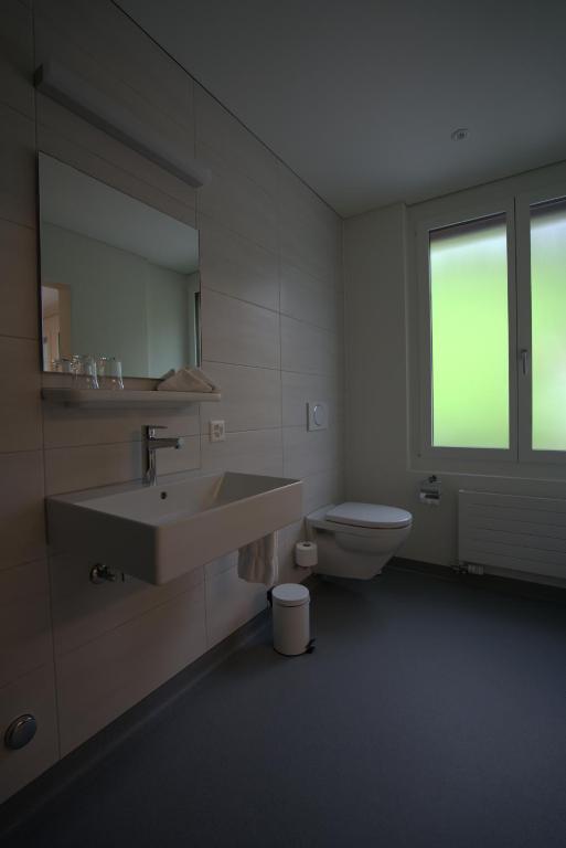 Koupelna v ubytování Hotel Kurhaus am Sarnersee