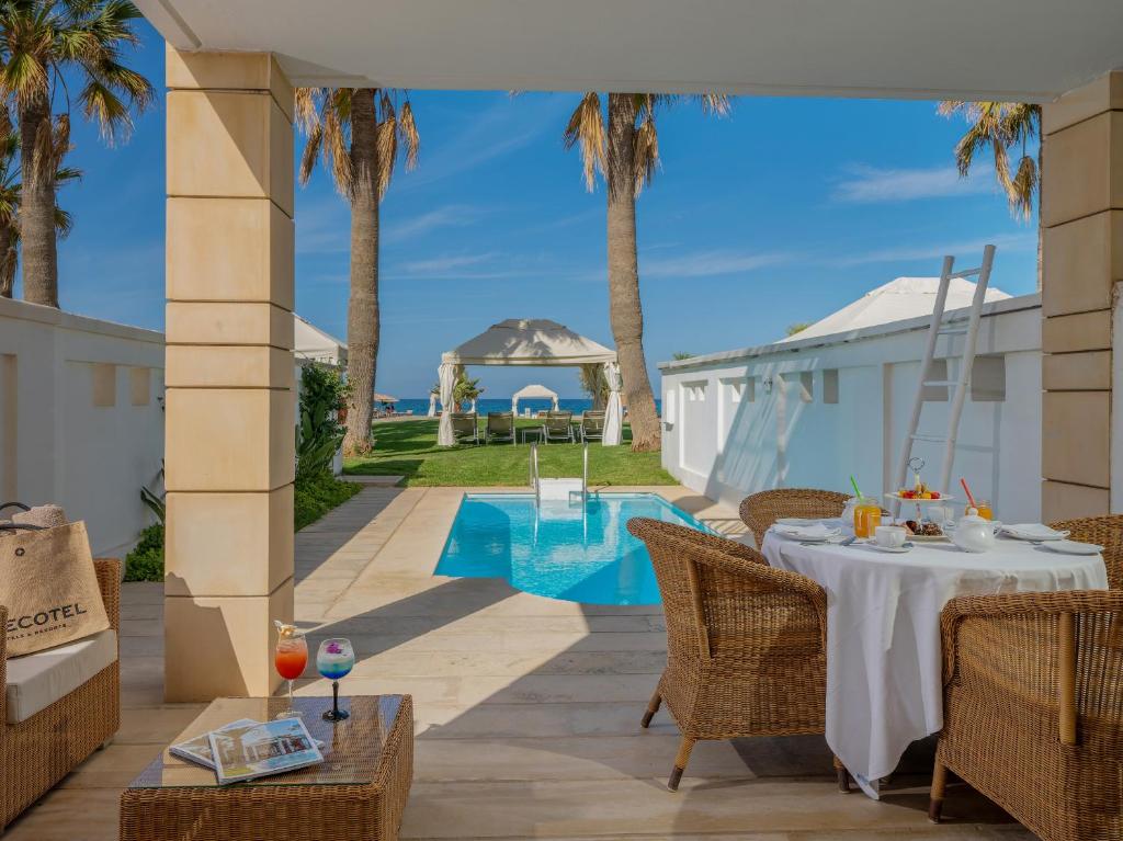 Бассейн в Grecotel Creta Palace или поблизости