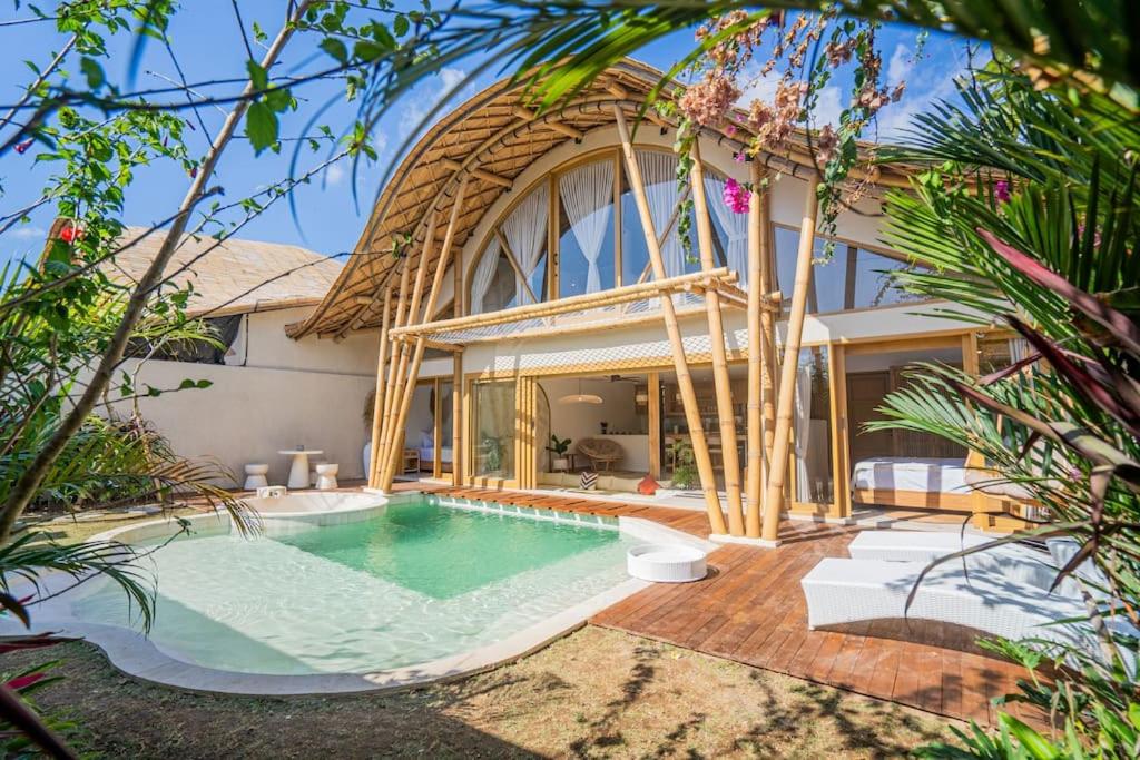Πισίνα στο ή κοντά στο Villa Bamboo Lagoon - 3BR in Canggu