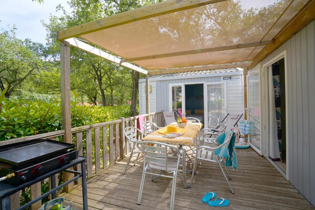Balkón nebo terasa v ubytování Camping Le Bois Fleuri