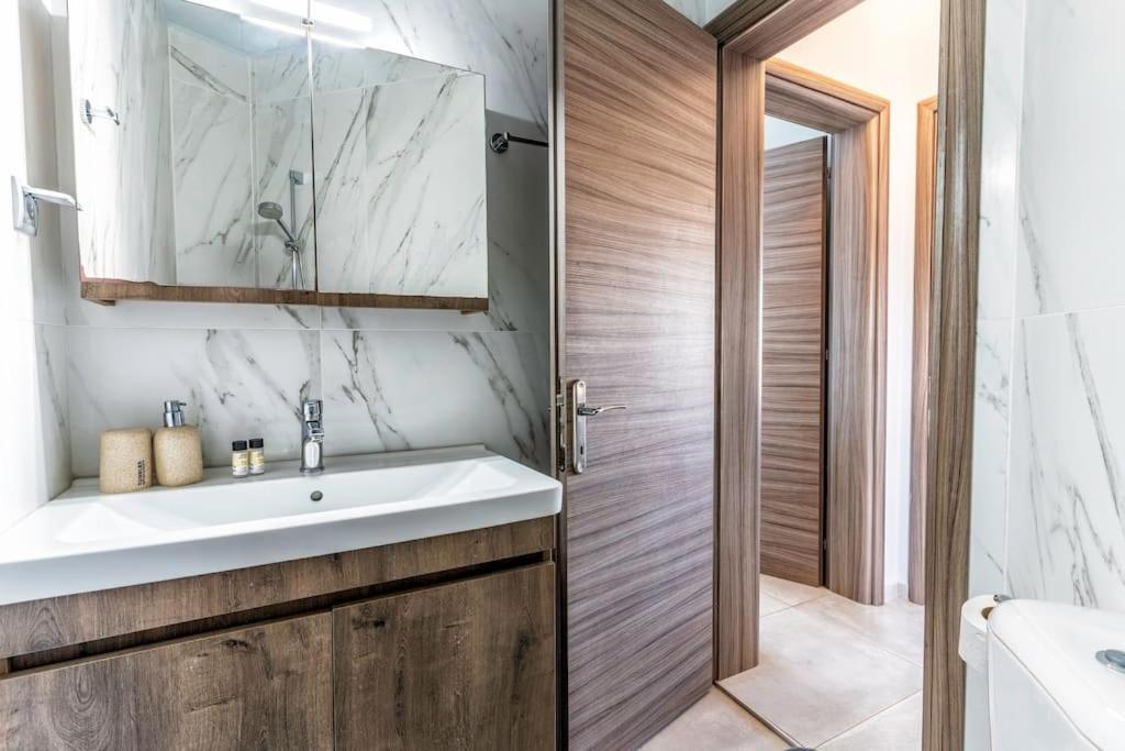 Łazienka w obiekcie Zefyros Suite , Seafront retreat !