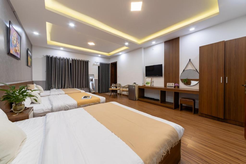 Postel nebo postele na pokoji v ubytování Phương Trinh Hotel