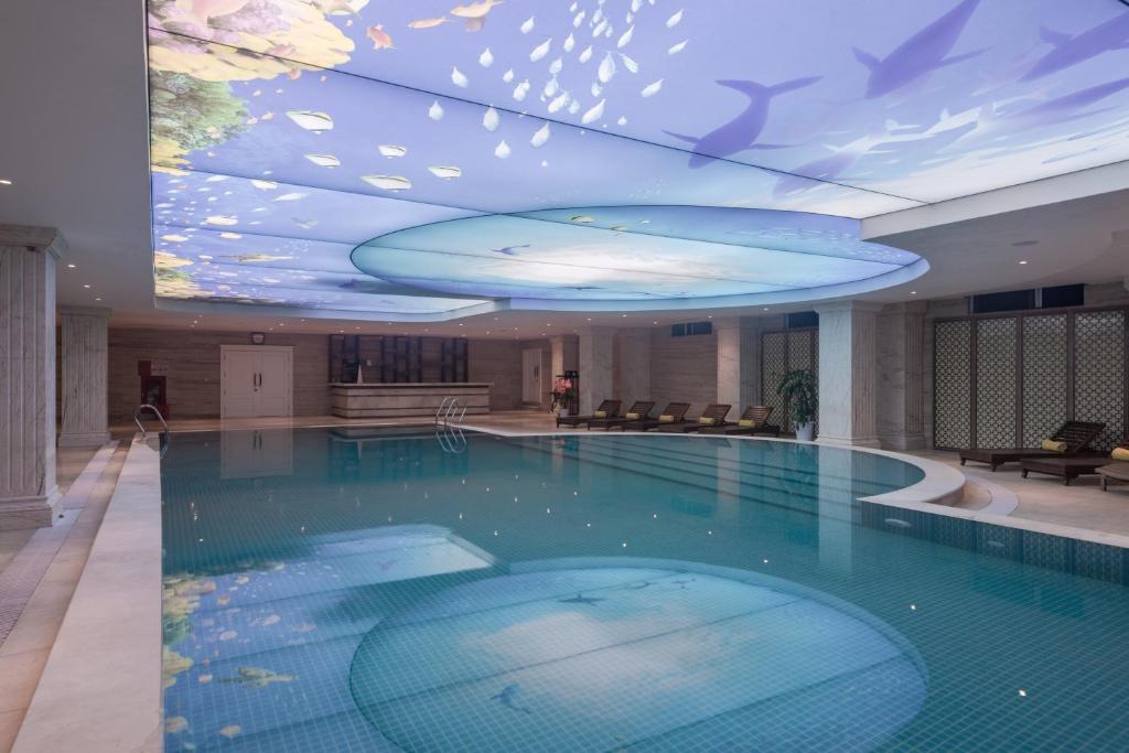 Hồ bơi trong/gần FLC Luxury Resort Vinh Phuc