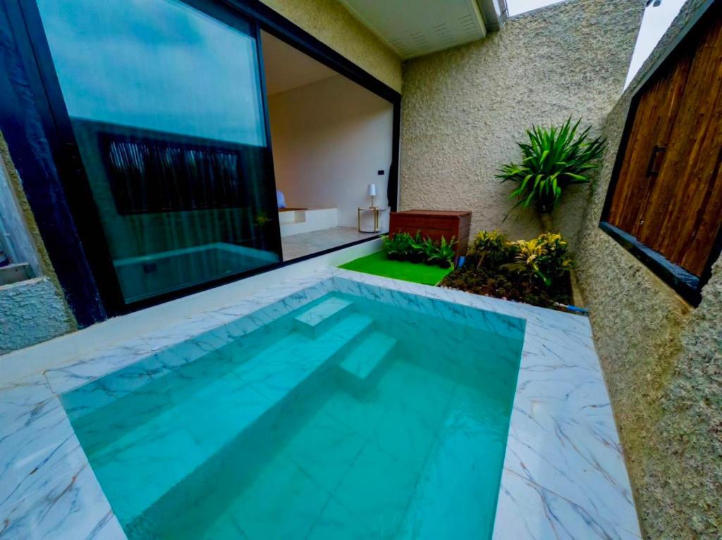 Bazén v ubytování R resident resort nebo v jeho okolí