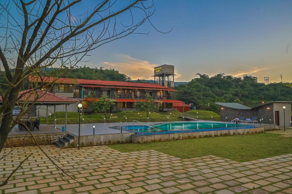 Bazén v ubytování Bliss Nirvana Resort, Lonavala nebo v jeho okolí