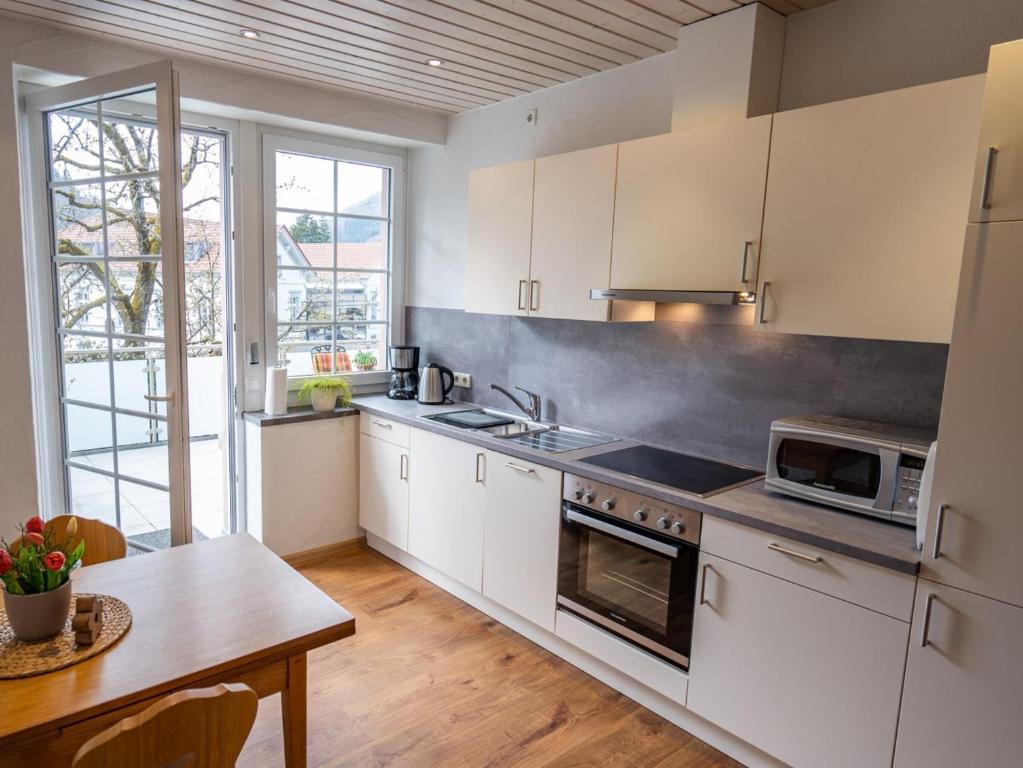 Kuchyň nebo kuchyňský kout v ubytování Ferienwohnung Dietsche Todtnau