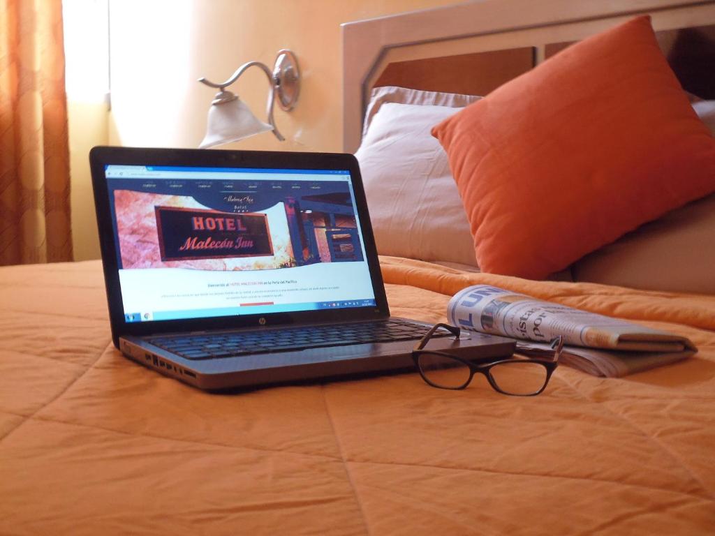 TV a/nebo společenská místnost v ubytování Hotel Malecon Inn