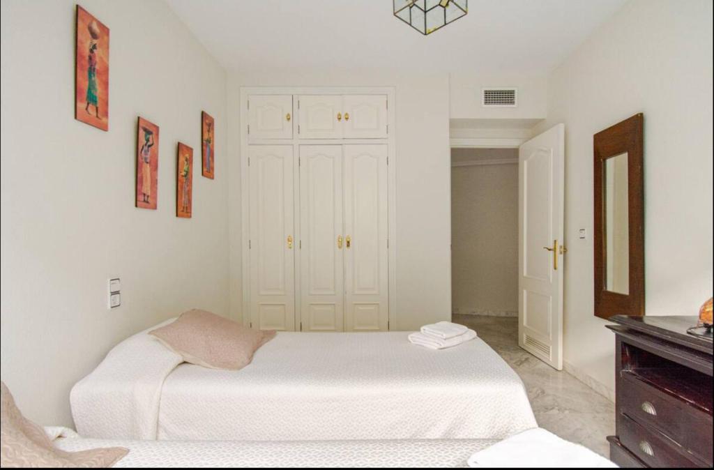 A bed or beds in a room at Arruzafa Home