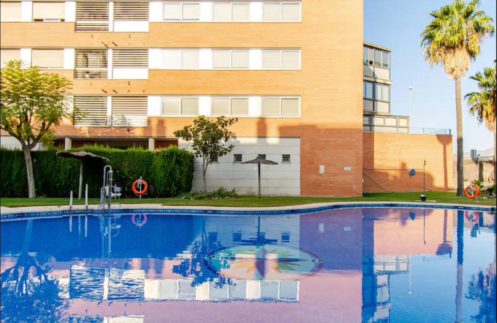The swimming pool at or close to Arruzafa Home