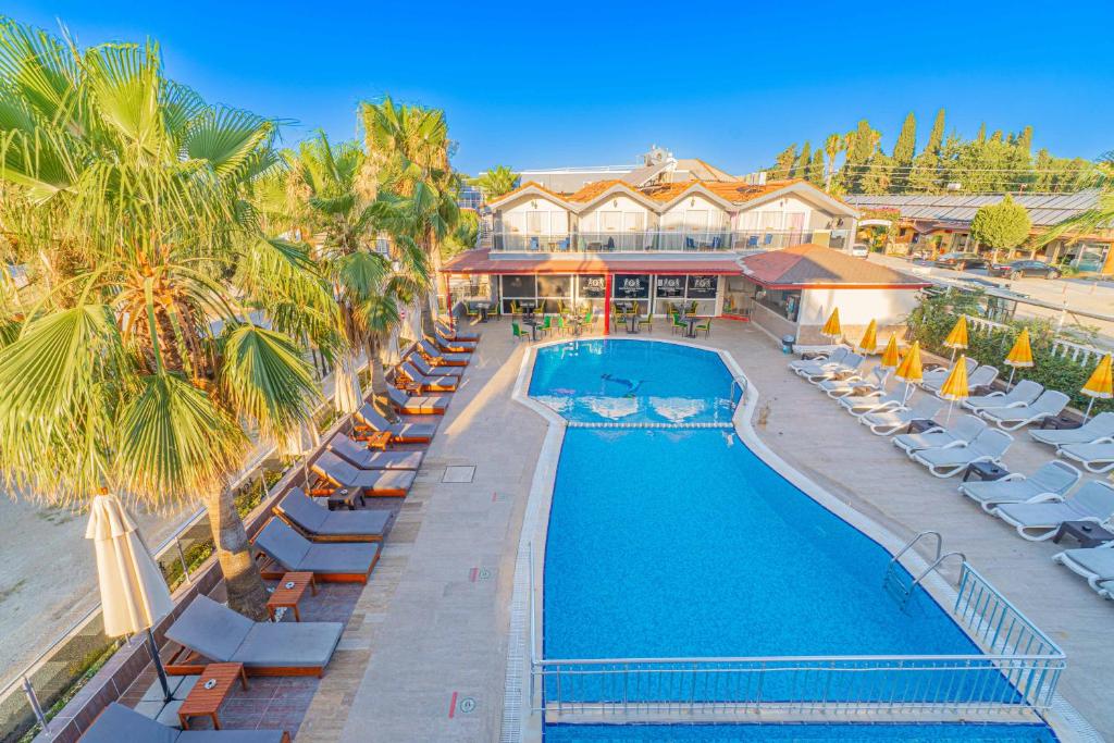 Bazén v ubytování Sayanora Hotel nebo v jeho okolí