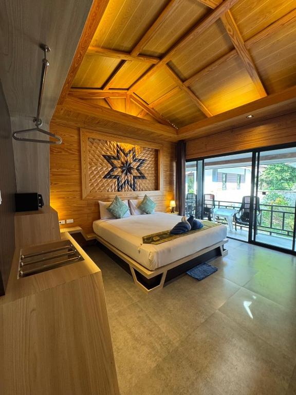 Postel nebo postele na pokoji v ubytování Kantiang Bay View Resort