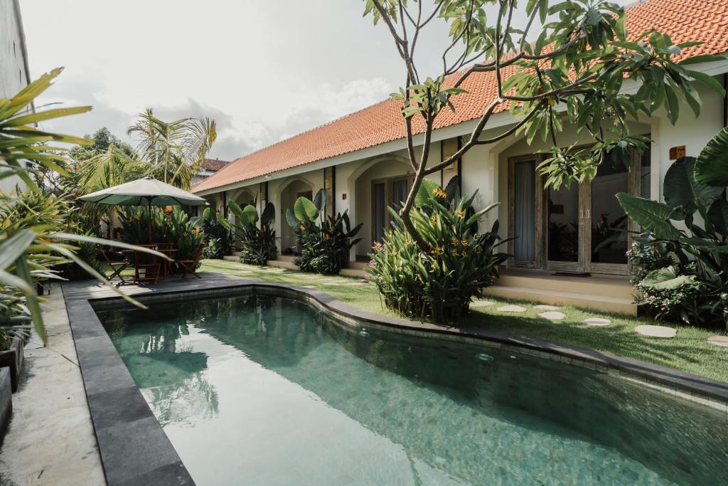 Bazén v ubytování D'Leafy Seminyak nebo v jeho okolí