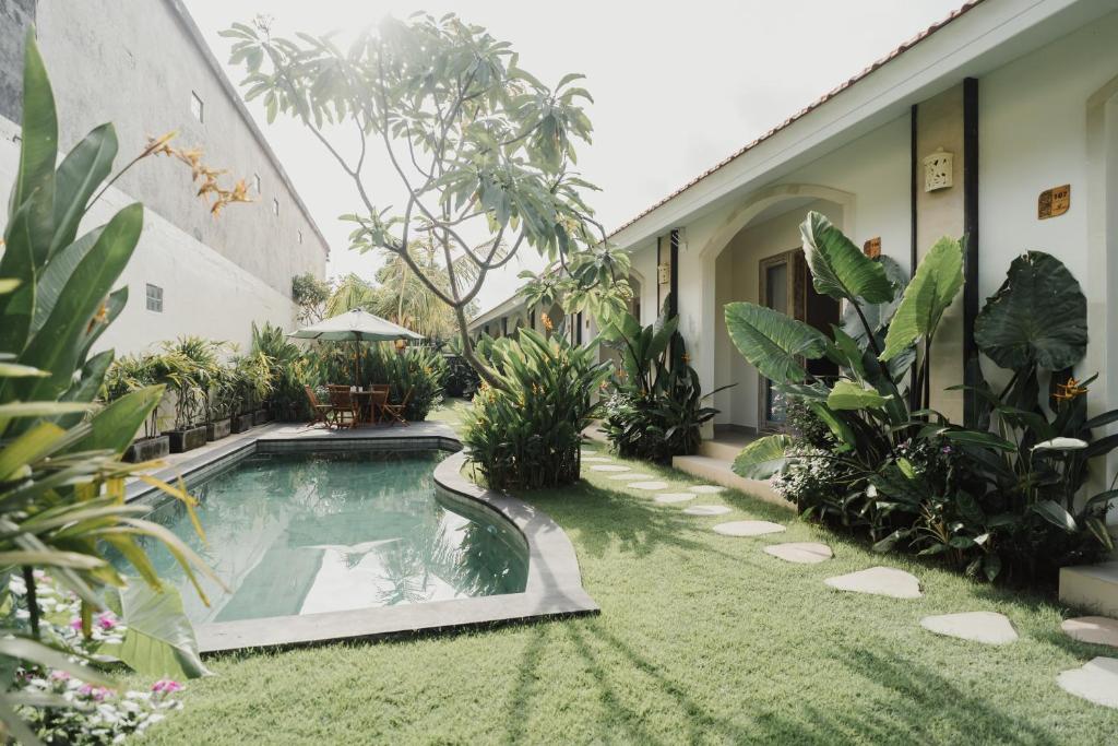 Bazén v ubytování D'Leafy Seminyak nebo v jeho okolí