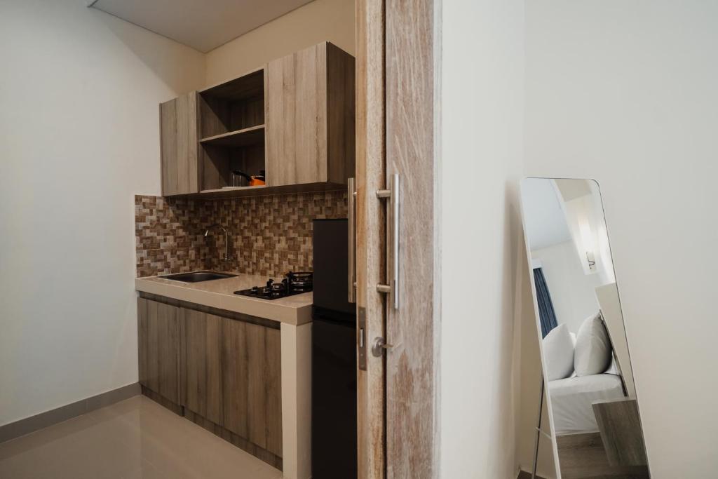 Kuchyň nebo kuchyňský kout v ubytování D'Leafy Seminyak
