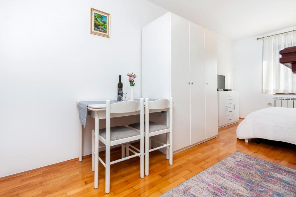 Postel nebo postele na pokoji v ubytování Apartments Carmelo